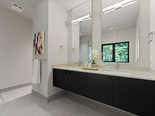 5657 Westport Road, West Vancouver, BC 