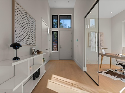 5657 Westport Road, West Vancouver, BC 