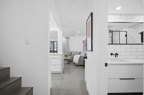 3321 Mountain Highway, North Vancouver, BC 