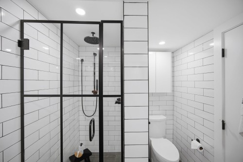 3321 Mountain Highway, North Vancouver, BC 