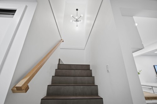 3321 Mountain Highway, North Vancouver, BC 