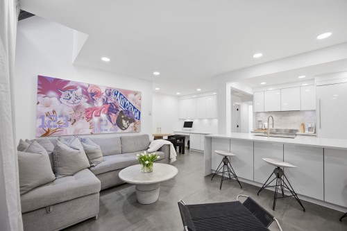 3321 Mountain Highway, North Vancouver, BC 