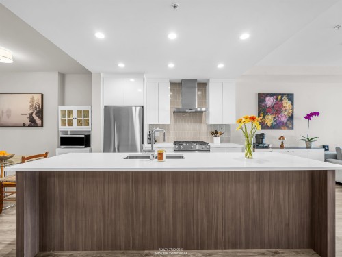 401-1496 Charlotte Road  North Vancouver, BC V7J 0C9