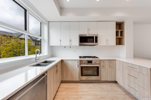 22-7039 Macpherson Avenue  Burnaby, BC V5J 4N4