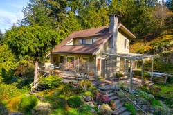 839 Captain's Way Bowen Island, BC V0N 1G2