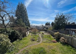 865 17th Street E North Vancouver, BC V7L 2X2
