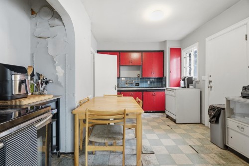 2349 Pender Street E, Vancouver, BC 