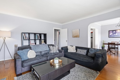 2349 Pender Street E, Vancouver, BC 