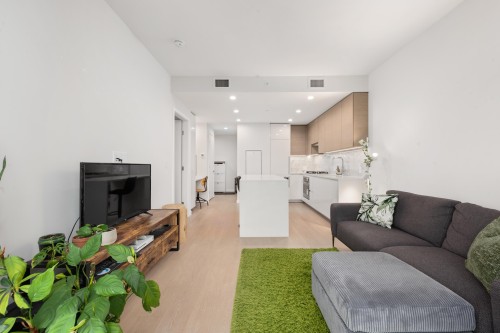 1301-2186 Gilmore Avenue  Burnaby, BC V5C 0N7