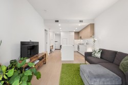 1301-2186 Gilmore Avenue Burnaby, BC V5C 0N7