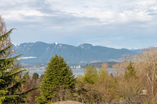 4341 3Rd Avenue W, Vancouver, BC 