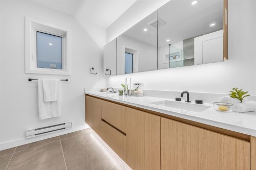 1016 52Nd Avenue W, Vancouver, BC 