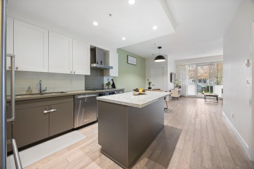 209-3399 Noel Drive, Burnaby, BC 