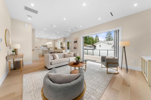 361 22Nd Street E, North Vancouver, BC 