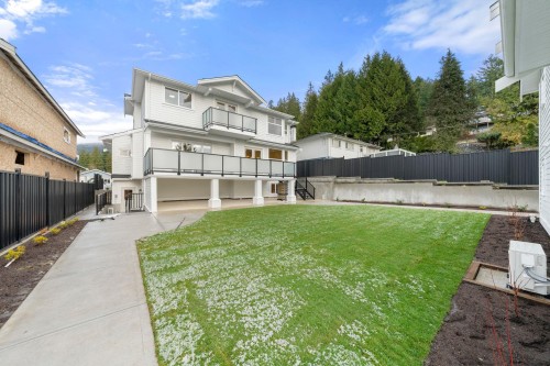 361 22Nd Street E, North Vancouver, BC 