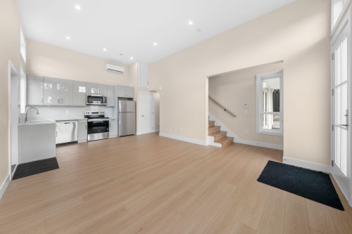 361 22Nd Street E, North Vancouver, BC 