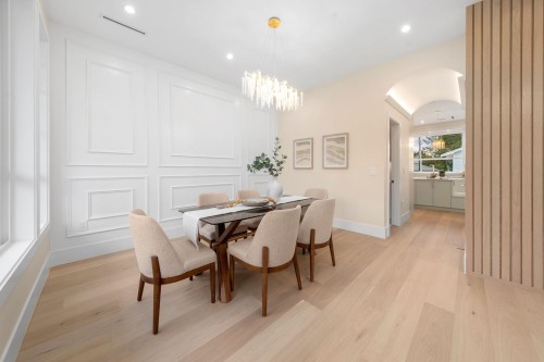 361 22Nd Street E, North Vancouver, BC 