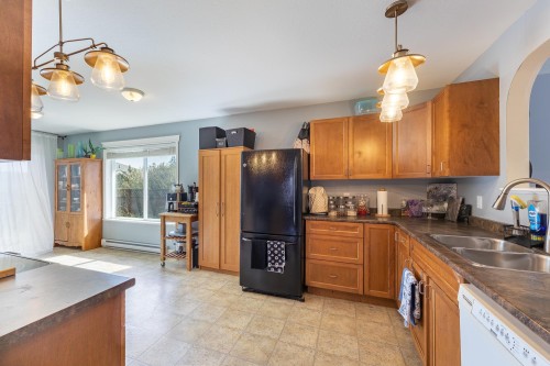 5708 Louise Way, Sechelt, BC 