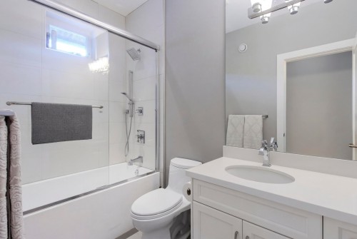 1018 Jay Crescent, Squamish, BC 