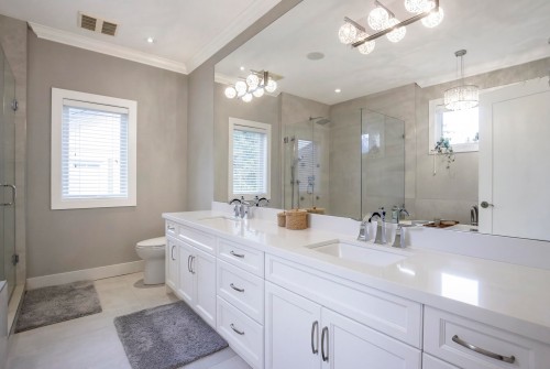 1018 Jay Crescent, Squamish, BC 