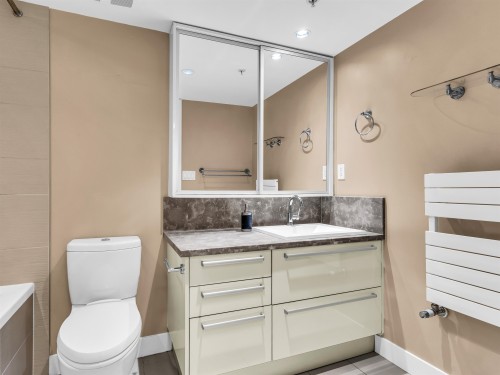 296 1St Avenue W, Vancouver, BC 