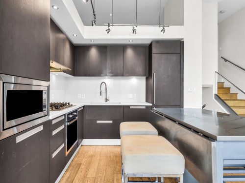 296 1St Avenue W, Vancouver, BC 