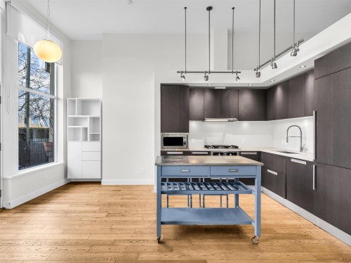 296 1St Avenue W, Vancouver, BC 