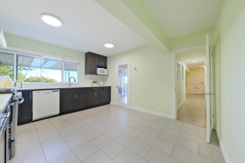 2365 Queens Avenue, West Vancouver, BC 