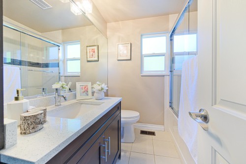 2365 Queens Avenue, West Vancouver, BC 
