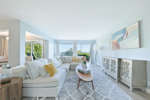 2365 Queens Avenue, West Vancouver, BC 