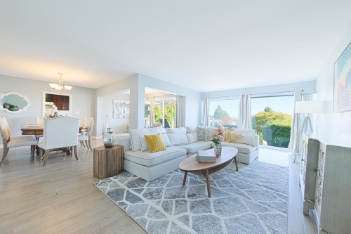 2365 Queens Avenue, West Vancouver, BC 