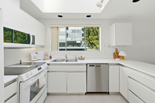 205-565 17Th Street, West Vancouver, BC 