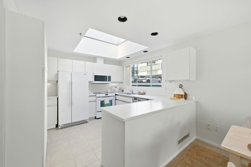 205-565 17Th Street, West Vancouver, BC 