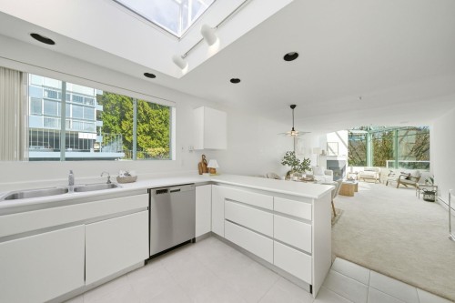 205-565 17Th Street, West Vancouver, BC 