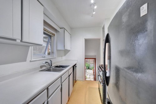 2303 3Rd Avenue W, Vancouver, BC 