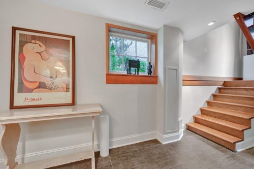 2303 3Rd Avenue W, Vancouver, BC 