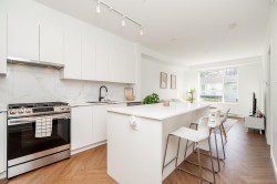 425-3229 St Johns Street  Port Moody, BC V3H 0M4