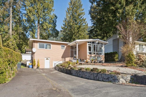 922 Canyon Boulevard, North Vancouver, BC 