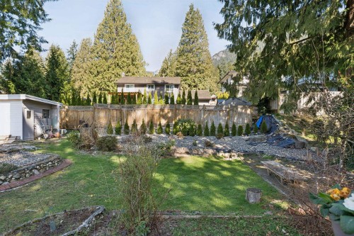 922 Canyon Boulevard, North Vancouver, BC 