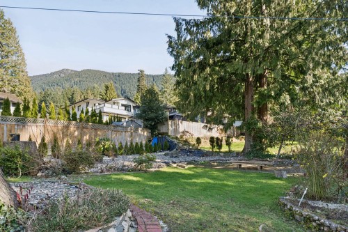 922 Canyon Boulevard, North Vancouver, BC 