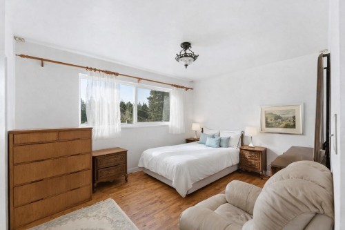 922 Canyon Boulevard, North Vancouver, BC 