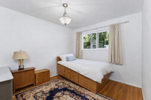 922 Canyon Boulevard, North Vancouver, BC 