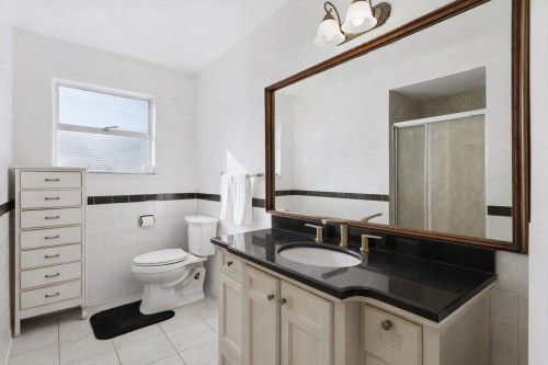 922 Canyon Boulevard, North Vancouver, BC 