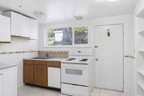 922 Canyon Boulevard, North Vancouver, BC 