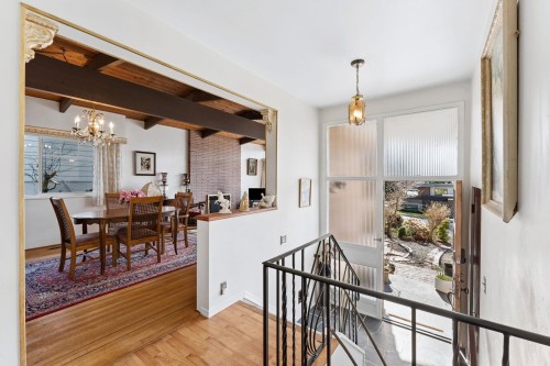922 Canyon Boulevard, North Vancouver, BC 