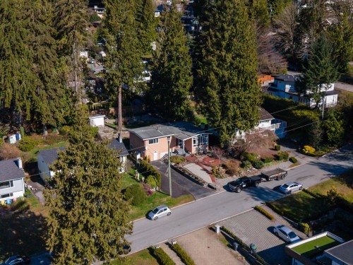 922 Canyon Boulevard, North Vancouver, BC 