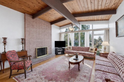 922 Canyon Boulevard, North Vancouver, BC 