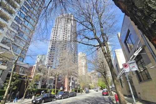 1502-909 Mainland Street  Vancouver, BC V6B 1S3