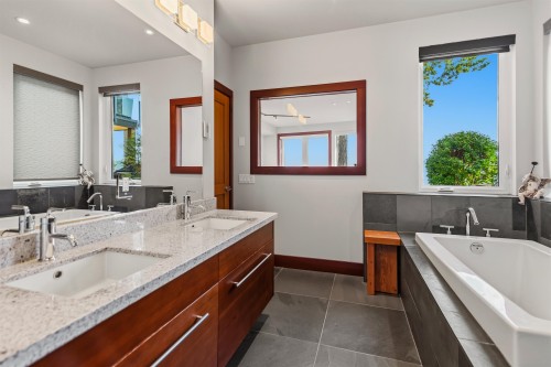 6085 Silverstone Lane, Sechelt, BC 