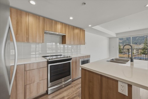 411-1365 Pemberton Avenue, Squamish, BC 